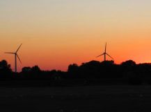 Windenergie und Sonnenuntergang